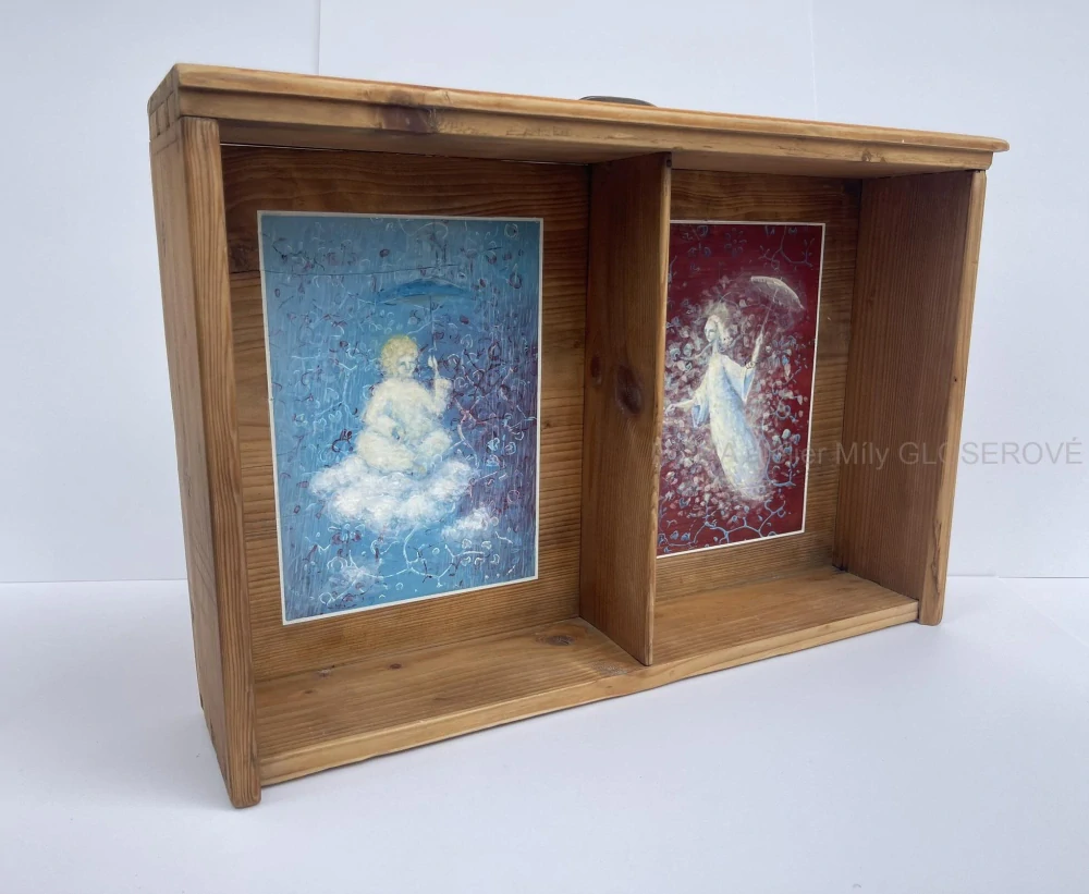 Šuplík poličkou "Bude svítit nebo pršet?"