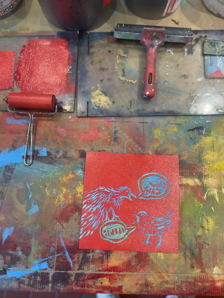 Workshop VYTVOŘENÍ NOVOROČNÍHO PF TECHNIKOU LINORYTU - PROBĚHLO